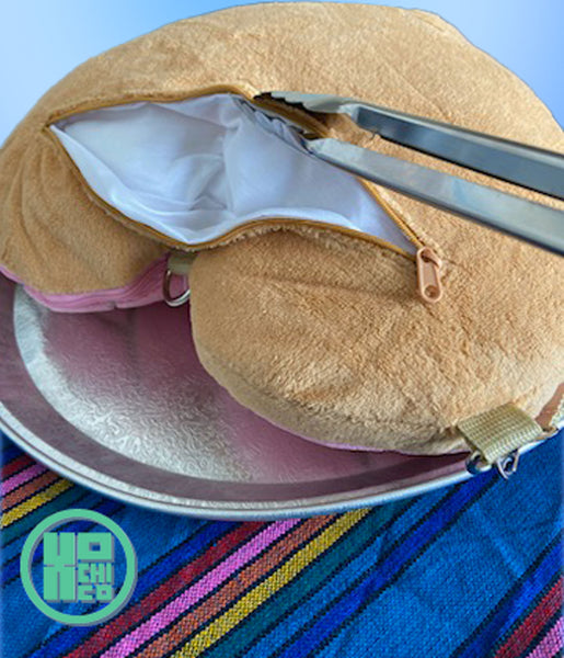 Pan dulce corazon bag, back pocket view.