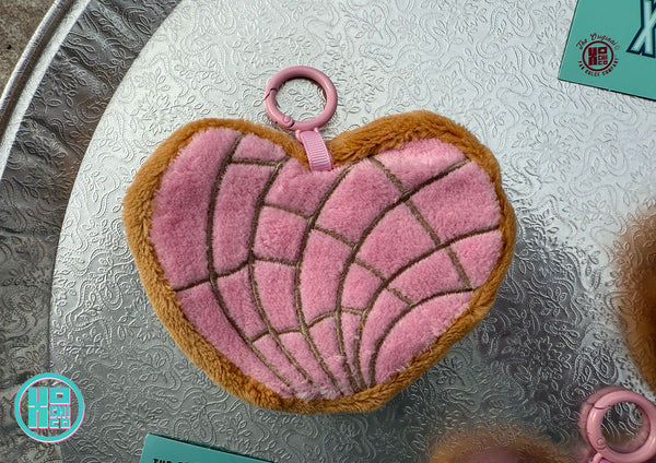 Plush heart concha coin purse Close-up